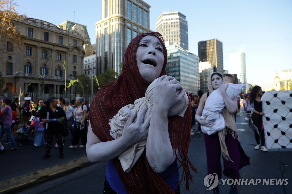 세계 곳곳 '여성의 날' 맞아 보라 물결…"차별 맞서자" 시위