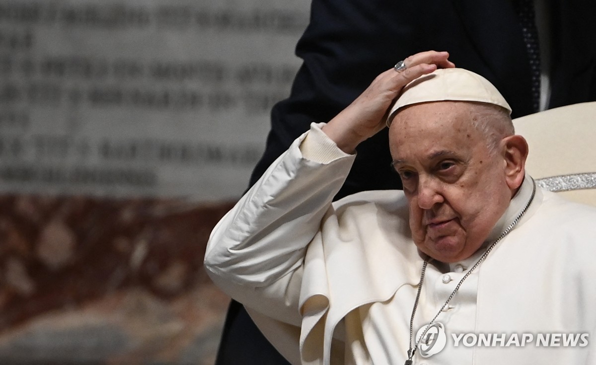 교황, 젤렌스키 향해 "협상서 백기 들 용기있는 자가 강한 사람"