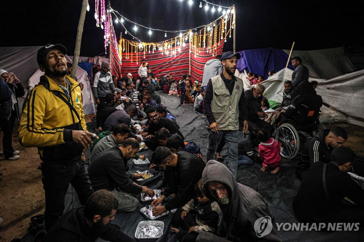 "이미 강요된 금식 겪고 있다"…가자 주민들 '고난의 라마단'