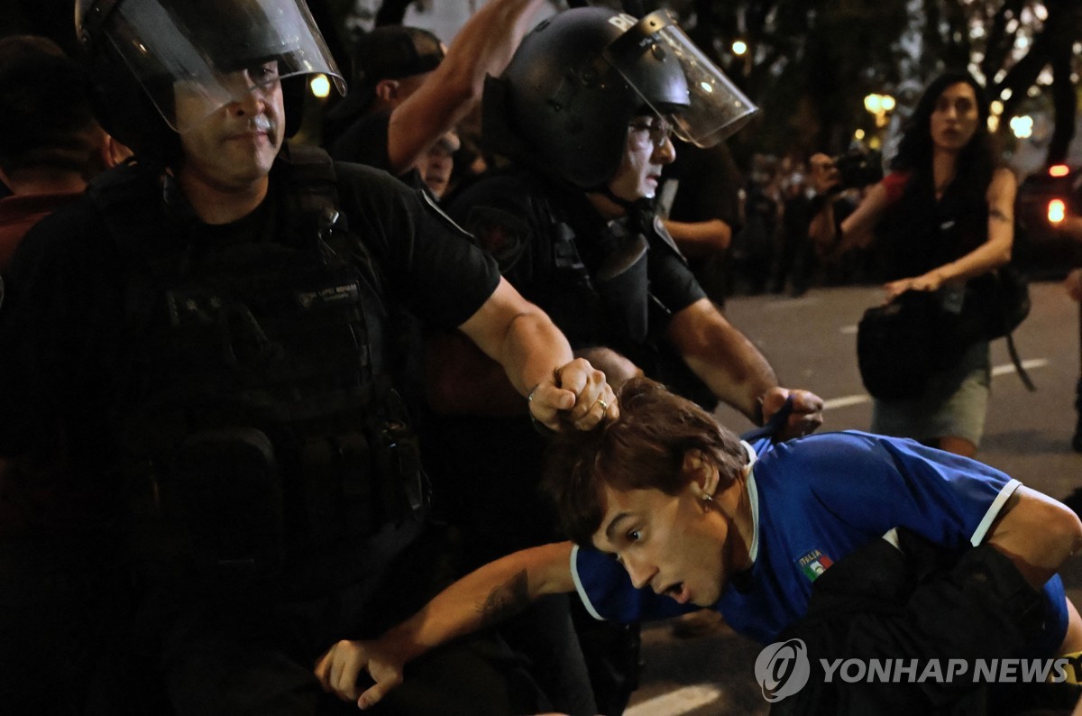 '상하원 패스, 행정부에 입법권' 밀레이 충격요법, 의회서 제동