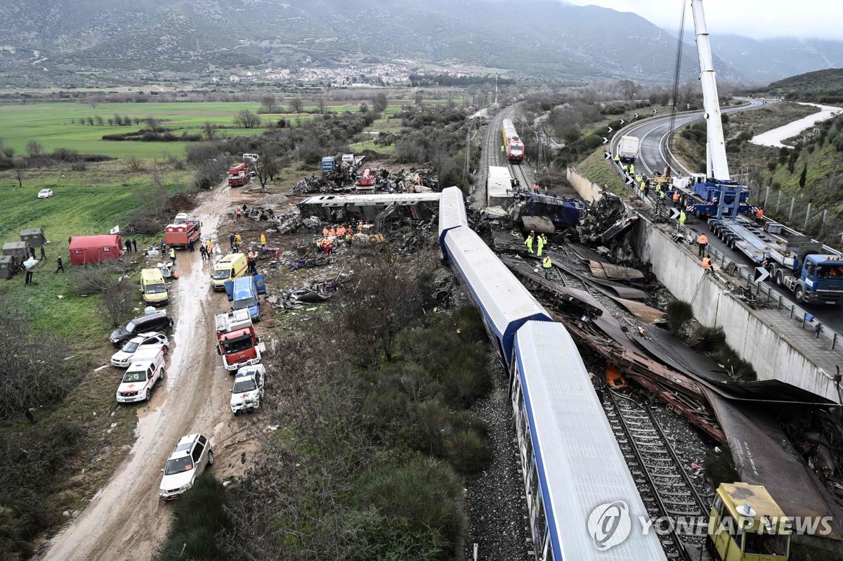 그리스 열차 참사 '증거조작' 의혹에 내각 불신임안 상정