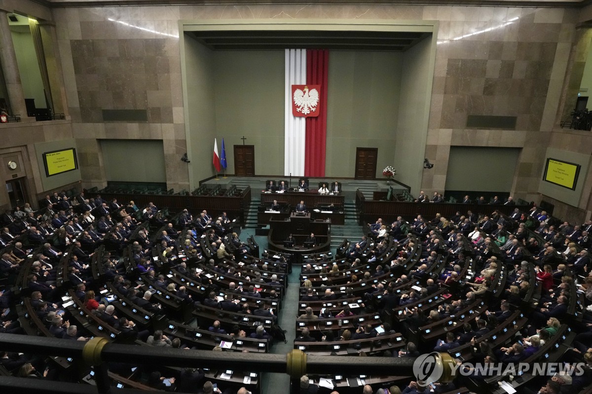 폴란드 정부, 중앙銀 총재 탄핵 수순…옛 정권 유착 의혹