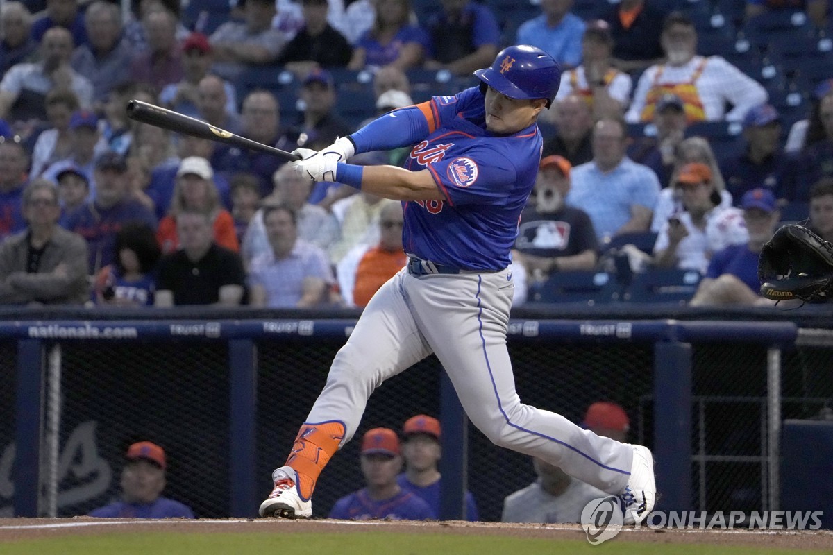 최지만, 두 경기 연속 장타쇼…MLB 개막 엔트리 합류하나