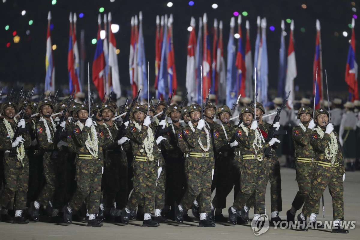 '병력 부족' 미얀마 군사정권, 강제 징집 조기 개시