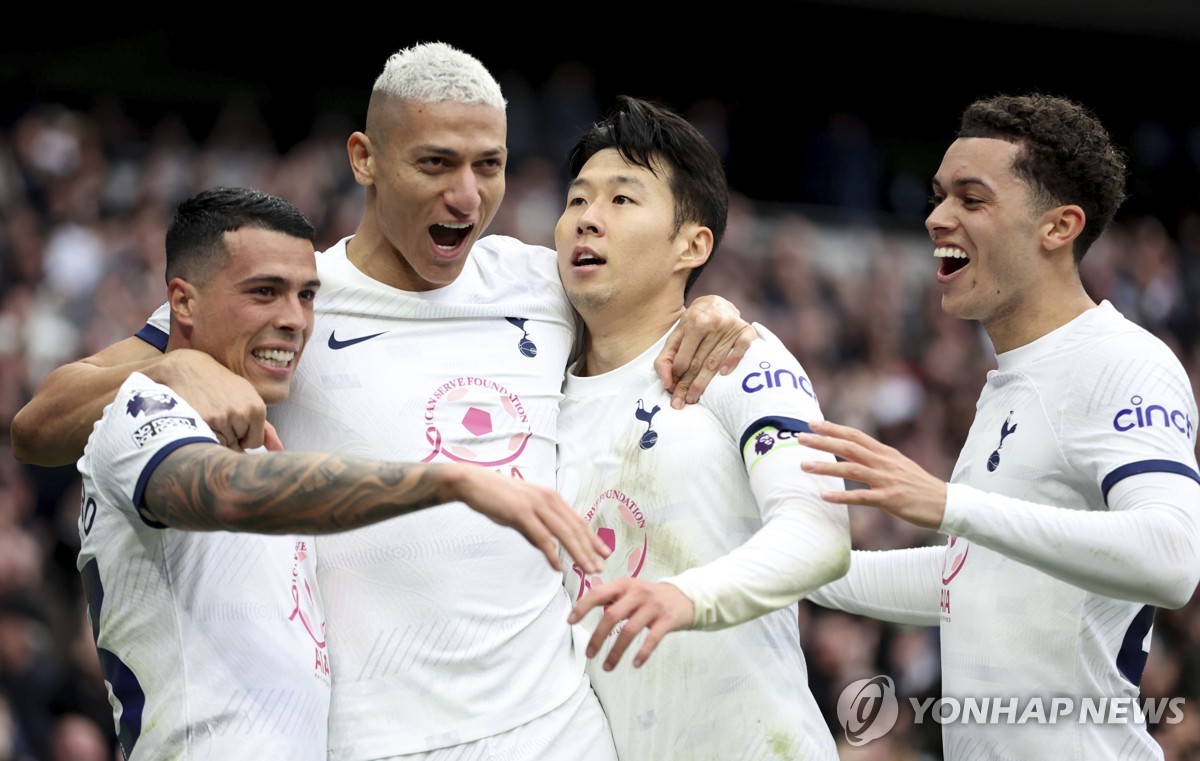 손흥민, 시즌 15호골 폭발…루턴 타운전서 2-1 역전 결승골