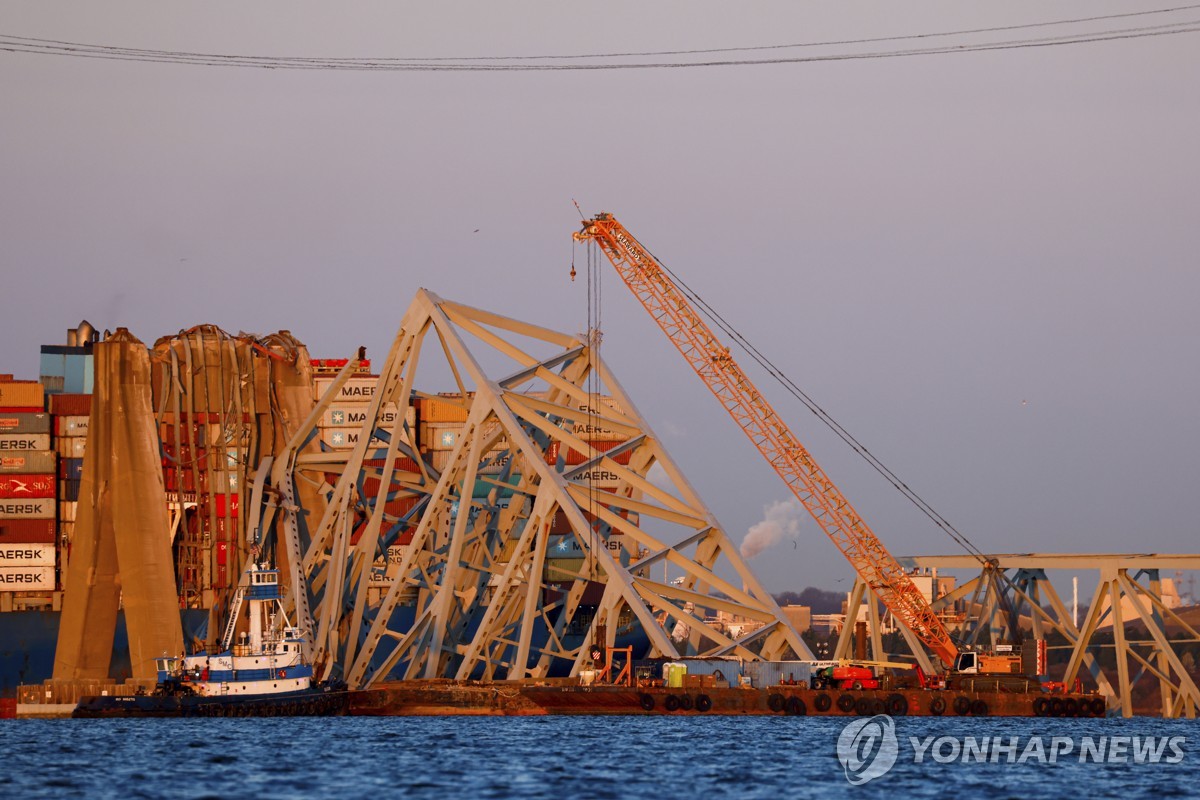 "다리 붕괴한 볼티모어항 재개통에 몇주 걸릴 수도"