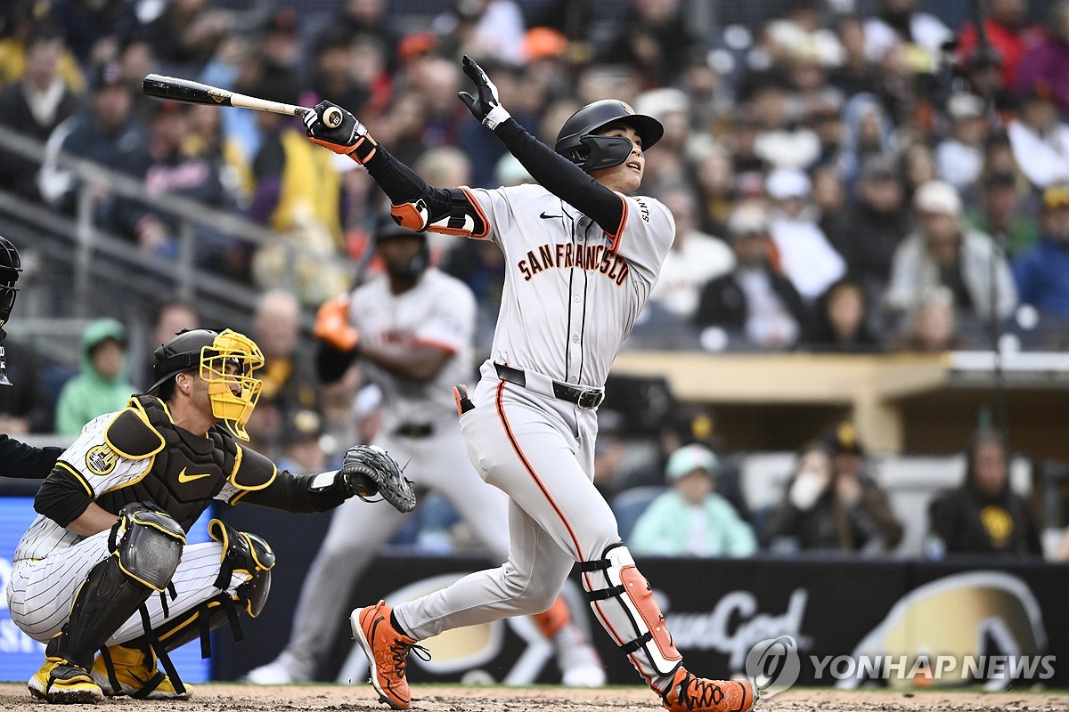 이정후, MLB 3경기 만에 첫 홈런…한국 선수로는 15번째(종합)