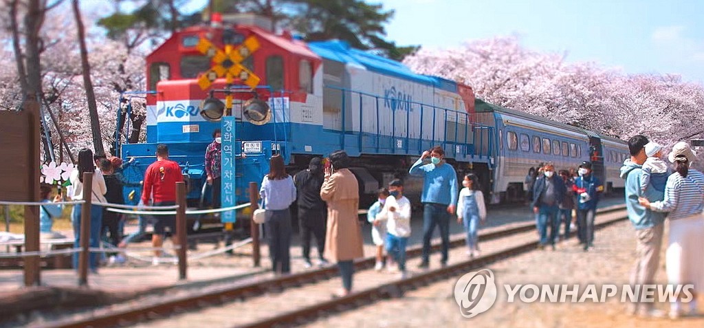 벚꽃 명소 진해 경화역에서 인증샷 이벤트…선착순 선물도