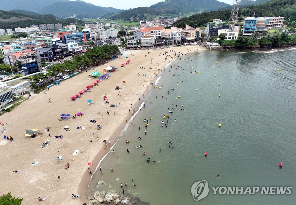 부안지역 5개 해수욕장 7월 5일 개장…성수기엔 야간 운영