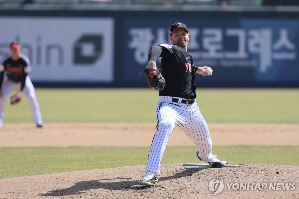 프로야구 개막전 내정된 LG 엔스·kt 쿠에바스 출격 준비 끝(종합)