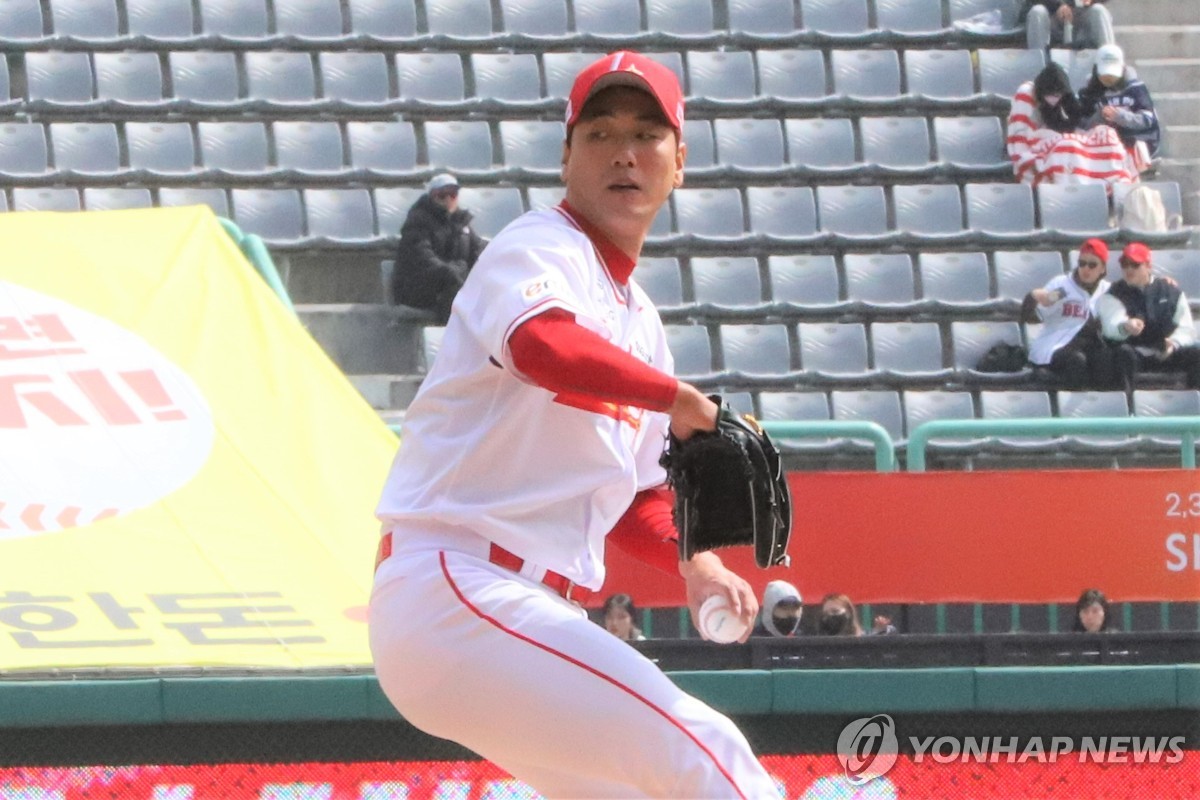 한화 류현진, 12년 만에 KBO 개막전 선발…SSG 김광현도 출격(종합)