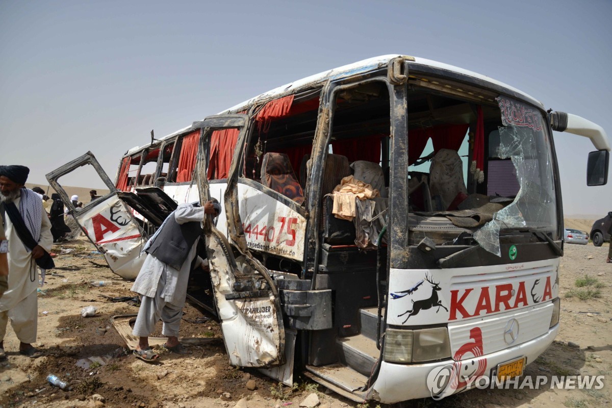아프간서 버스·유조차 충돌로 화재…21명 사망·38명 부상