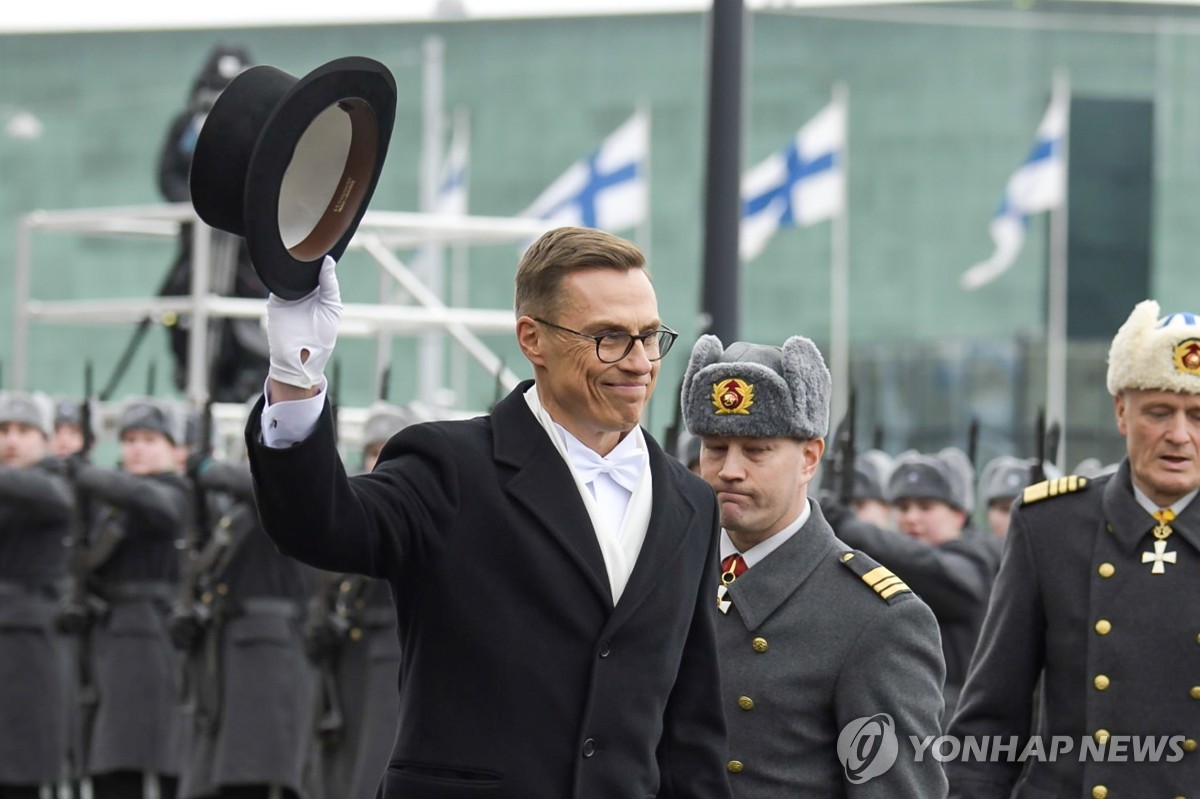 스투브 핀란드 대통령 취임…'적극적 나토 동맹' 예고