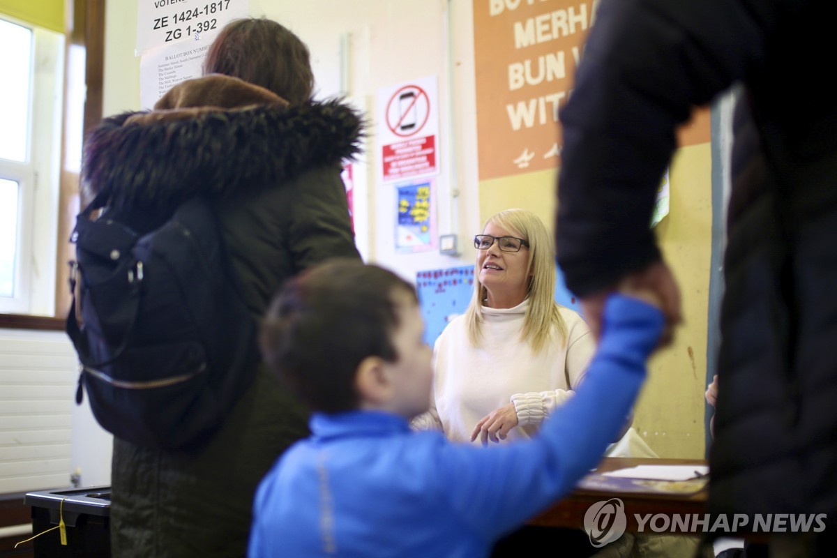 세계 곳곳 '여성의 날' 맞아 보라 물결…"차별 맞서자" 시위