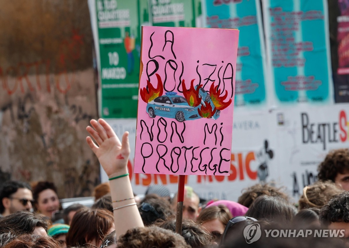 세계 곳곳 '여성의 날' 맞아 보라 물결…"차별 맞서자" 시위