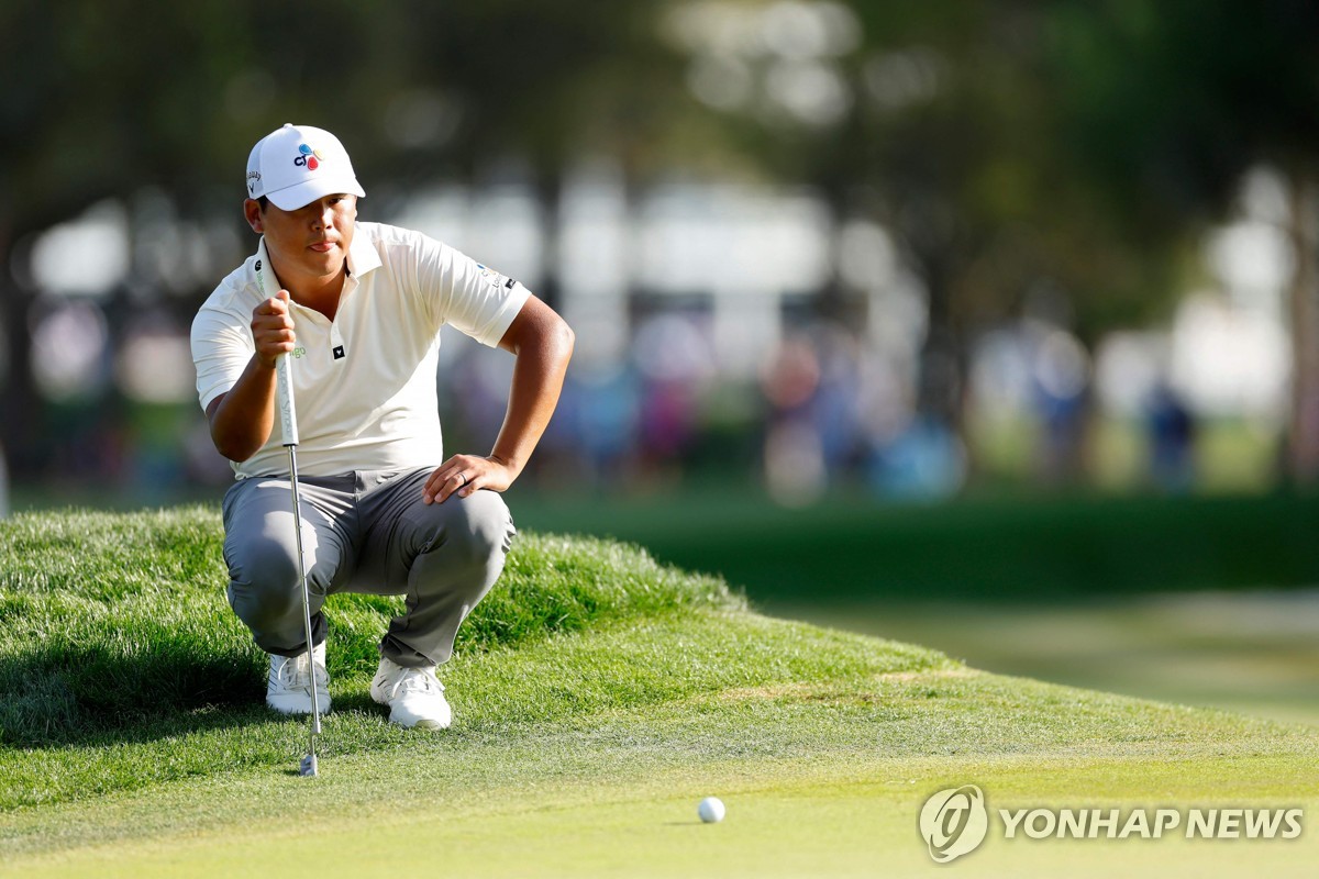 클라크, PGA 투어 플레이어스 챔피언십 2R도 선두…김시우 34위