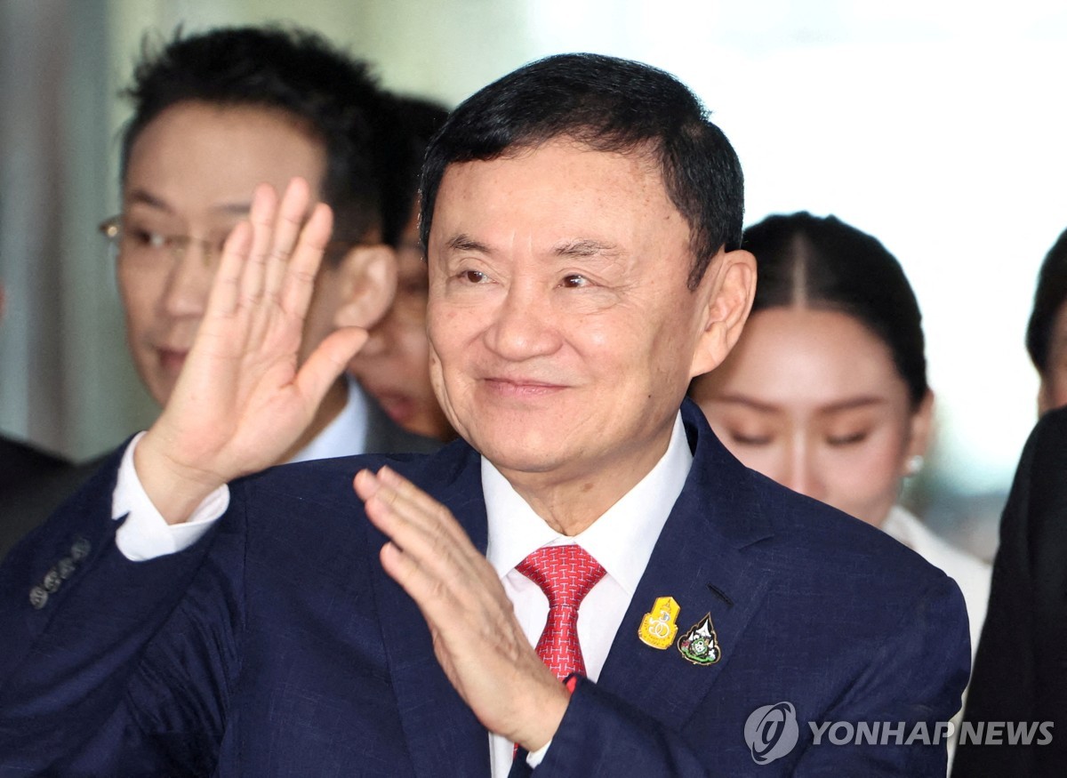 '가석방' 탁신 전 총리, 17년만에 고향방문…"지지층 결집" 분석