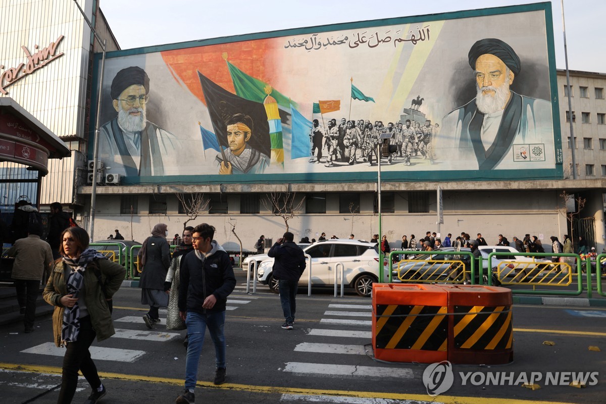 이란 '히잡 시위' 뒤 첫 총선 강경파 압승…투표율 최저
