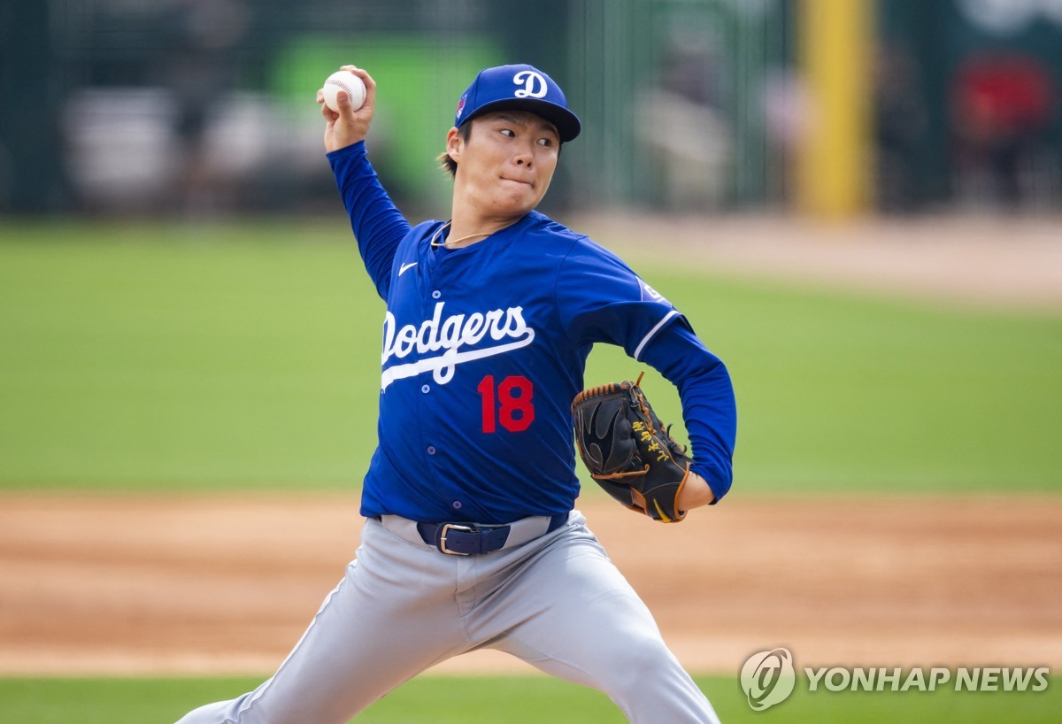 MLB 투수 최고액 야마모토, 두 번째 등판서 3이닝 5실점