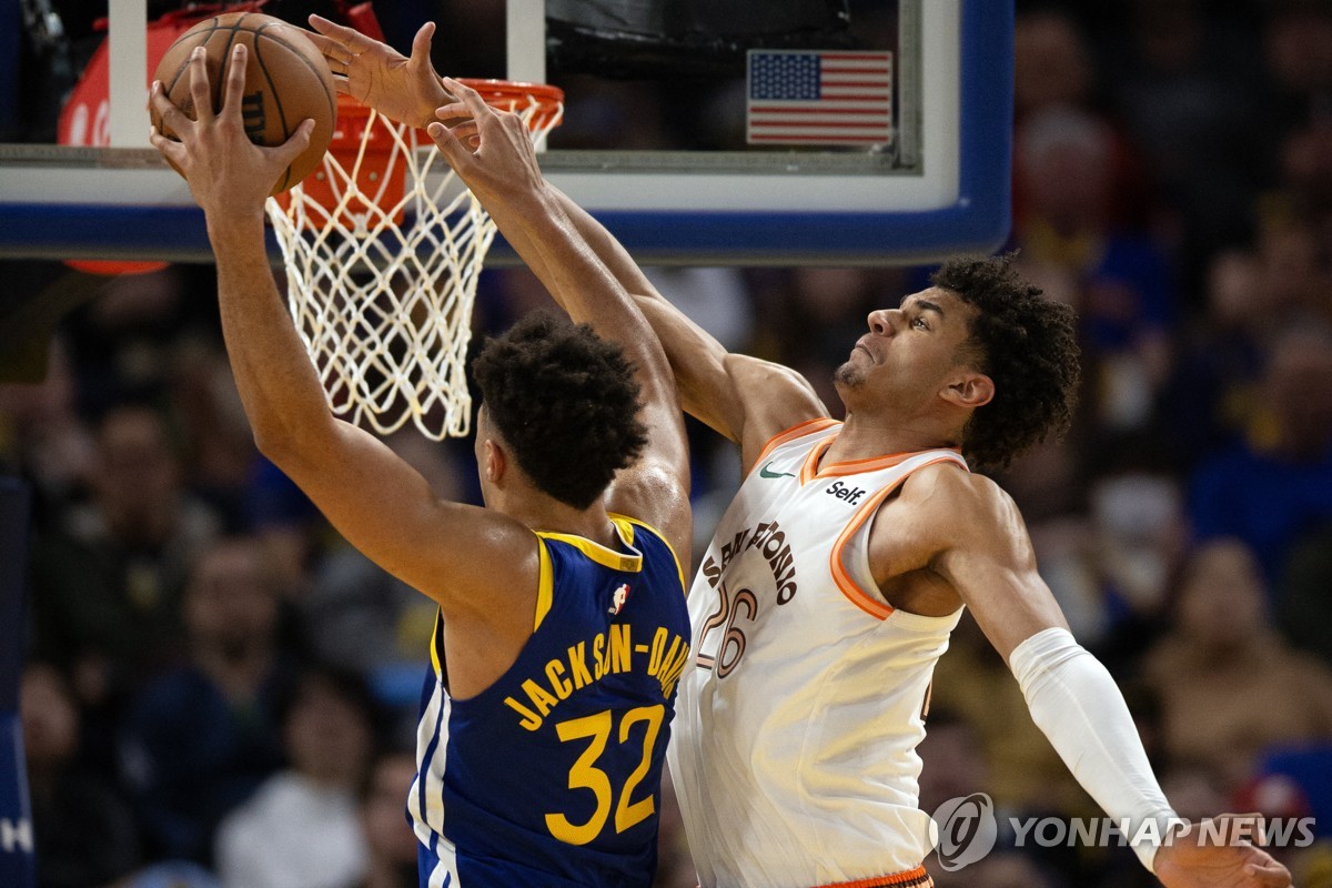 커리 빠진 NBA 골든스테이트, 서부 최하위 팀에 충격패