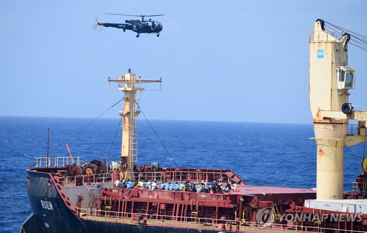 인도 해군, '해적 피랍' 이란 어선 인도양서 구조