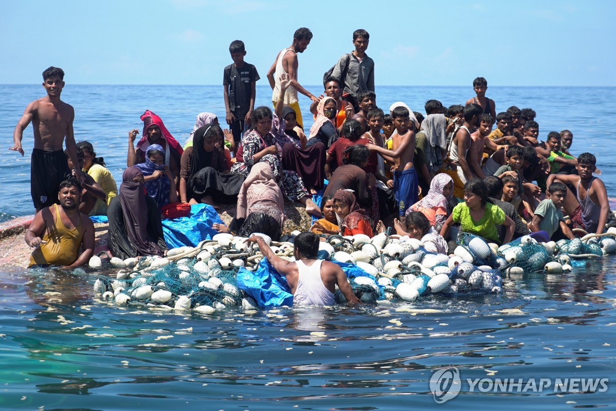 인니, 표류하던 로힝야 난민 69명 구조…수십명 여전히 실종
