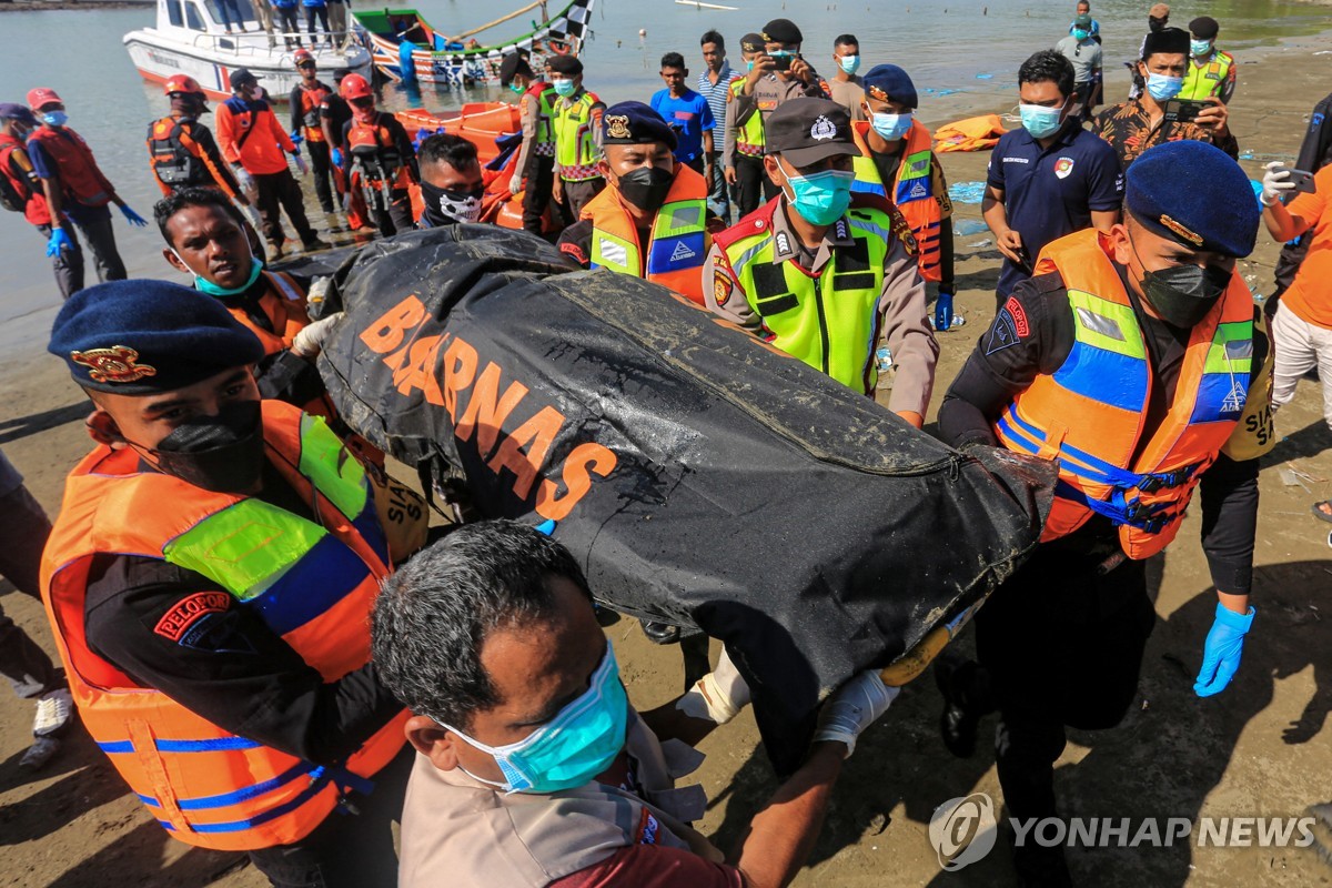 유엔 "인도네시아 근해 로힝야 난민선 침몰, 70여명 사망·실종"