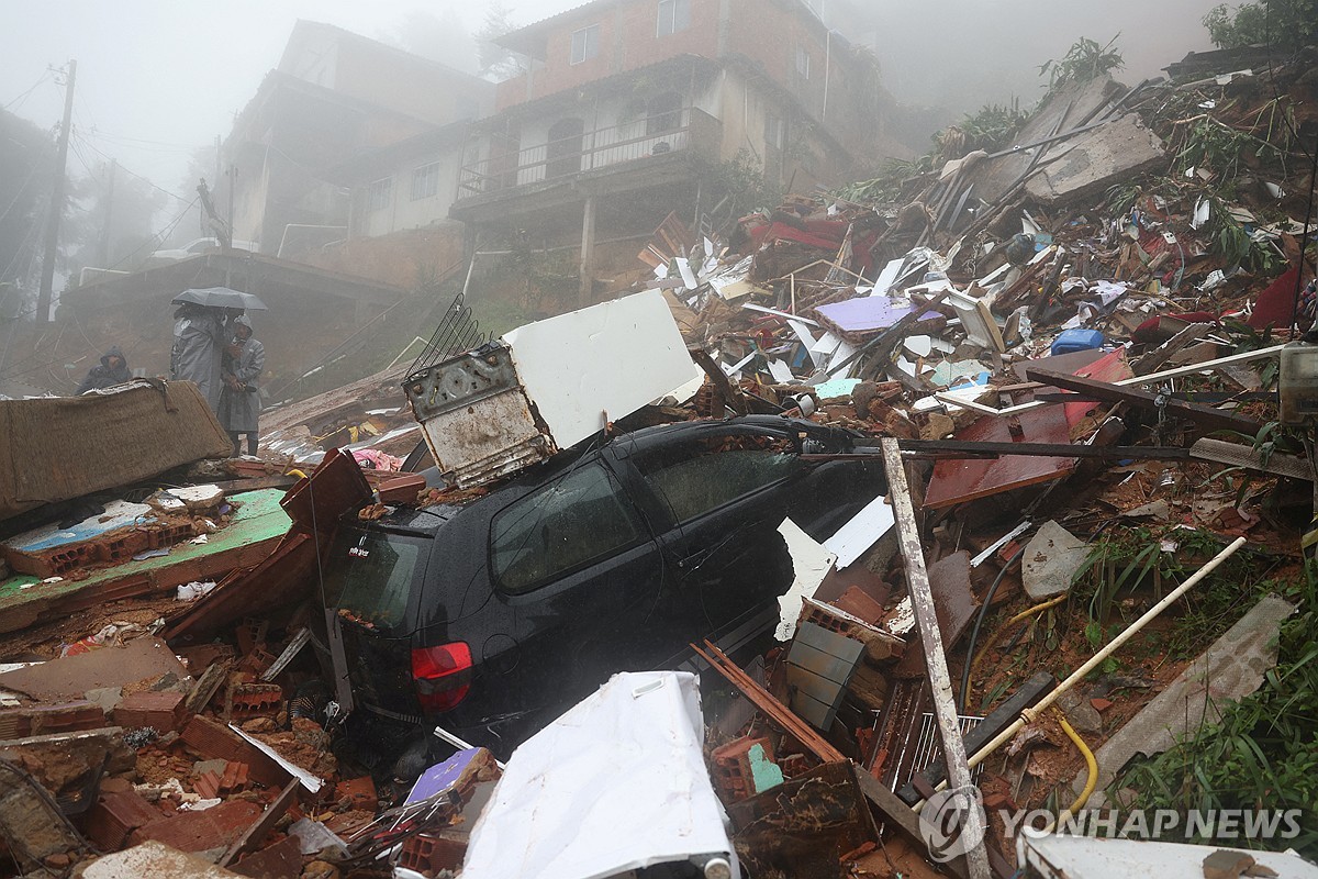 브라질·우루과이 폭우 "7명 사망"…16시간만에 소녀 구출