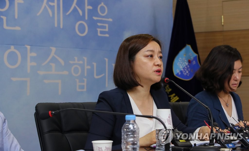 '성폭력 피의자 변호' 논란 민주 강북을 조수진, 후보직 사퇴