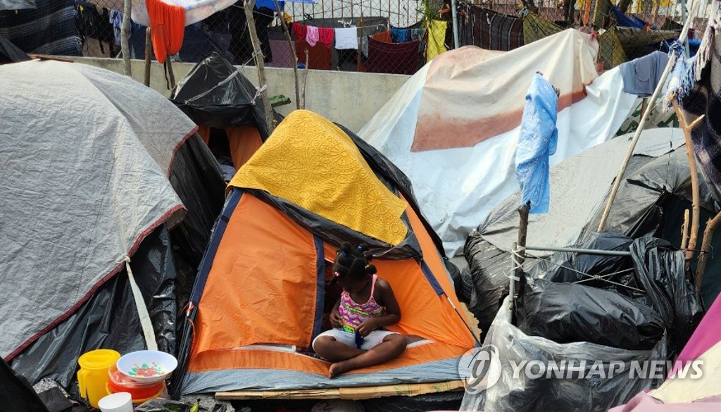 멕시코 "추방 이민자 안받아"…대선 앞둔 美에 '유연정책' 압박(종합)