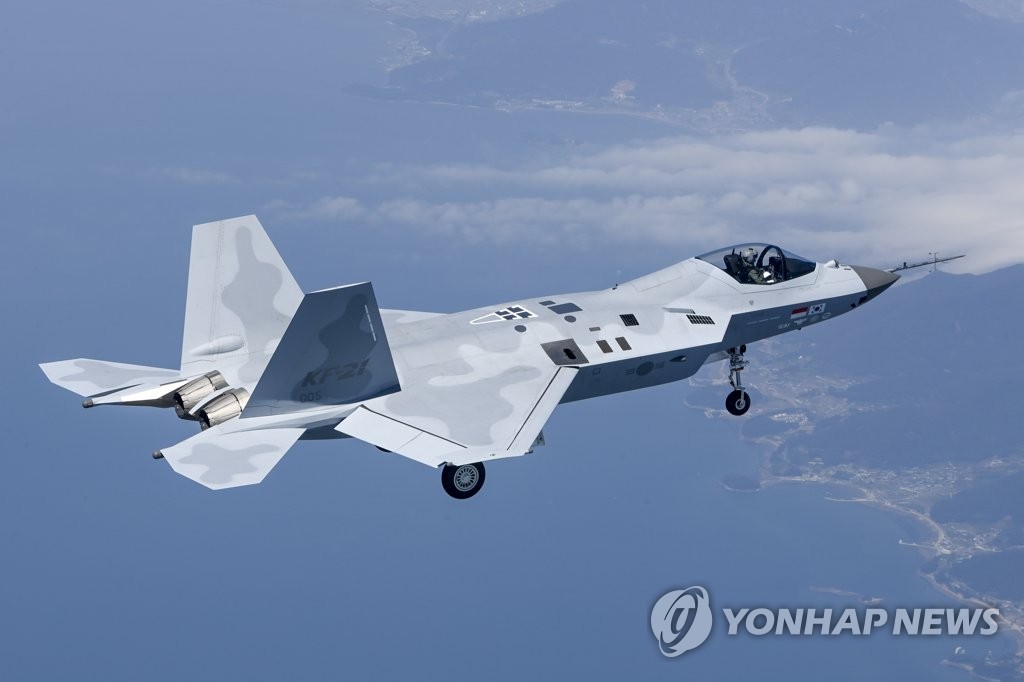 KF-21 공중급유 첫 성공…"원거리 작전능력 극대화"