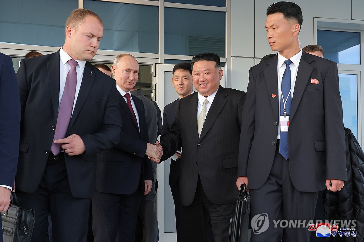 "북한, 우크라전에 '대박'…러시아산 연료·물자 계속 넘친다"