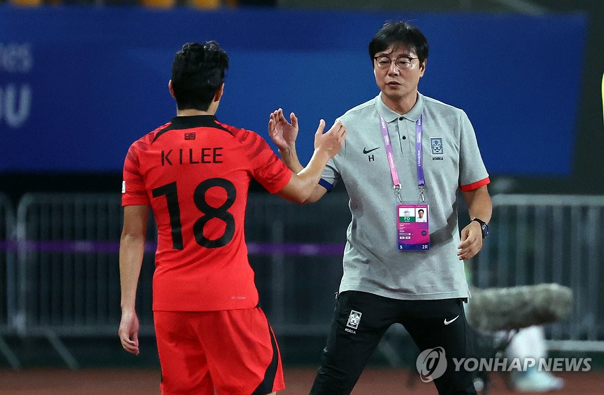 이강인 뽑은 황선홍 "보듬고 화합해야…구성원 모두의 문제"