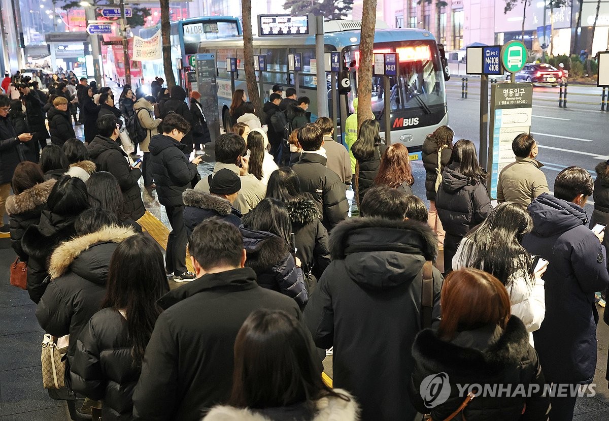 명동입구 정류소 밀집도 절반 이상 줄어…교통혼잡 개선 효과