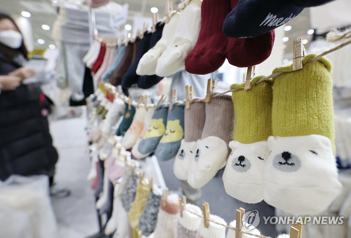 출산율 꼴찌 한국, 600만 자영업자를 위한 '육아대책'은 없다