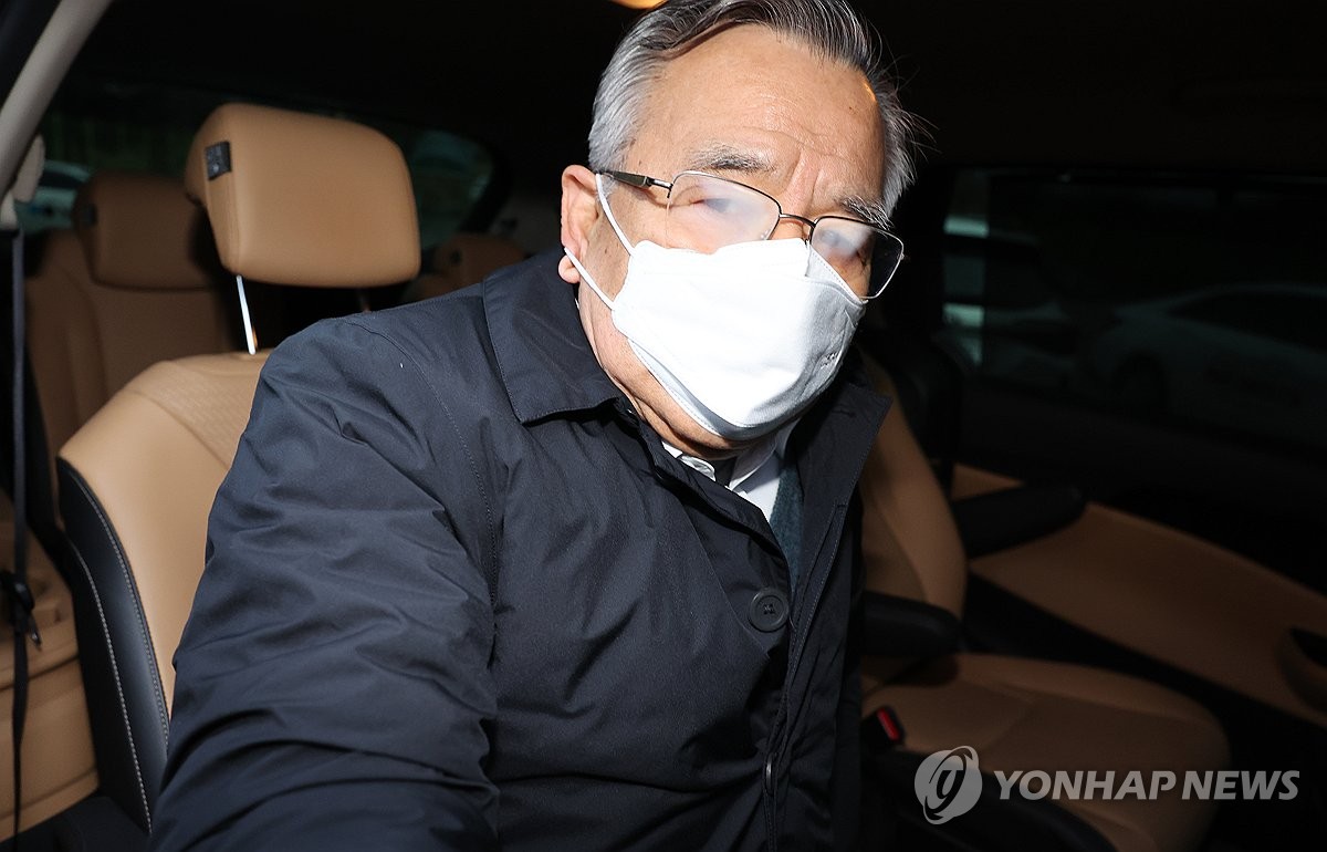 "'박영수 200억 약속' 진술, 2021년엔 왜 안했나" 법정서 공방