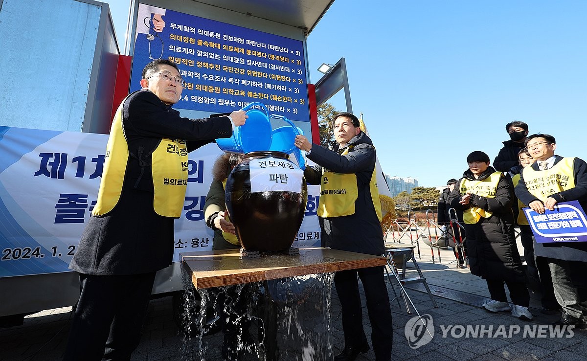 의협, 대표성 논란 속 새회장 선거…당선후 '강경투쟁' 가능성