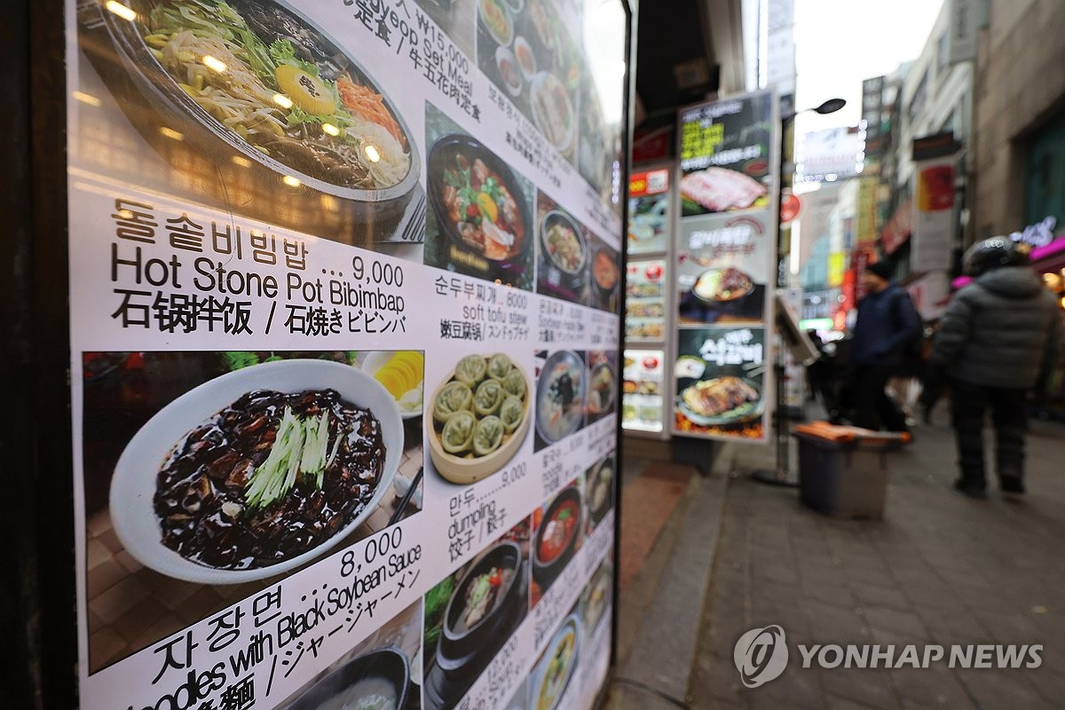 2월 취업자 33만명↑…제조업 증가·숙박음식점업 감소(종합2보)