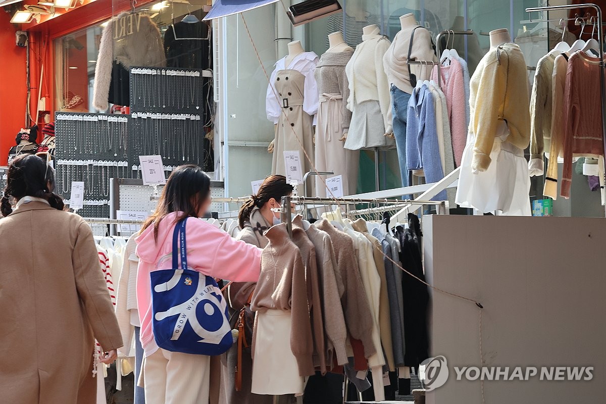 봄 앞두고 소상공인 경기전망 개선…설 지나 전통시장은 악화