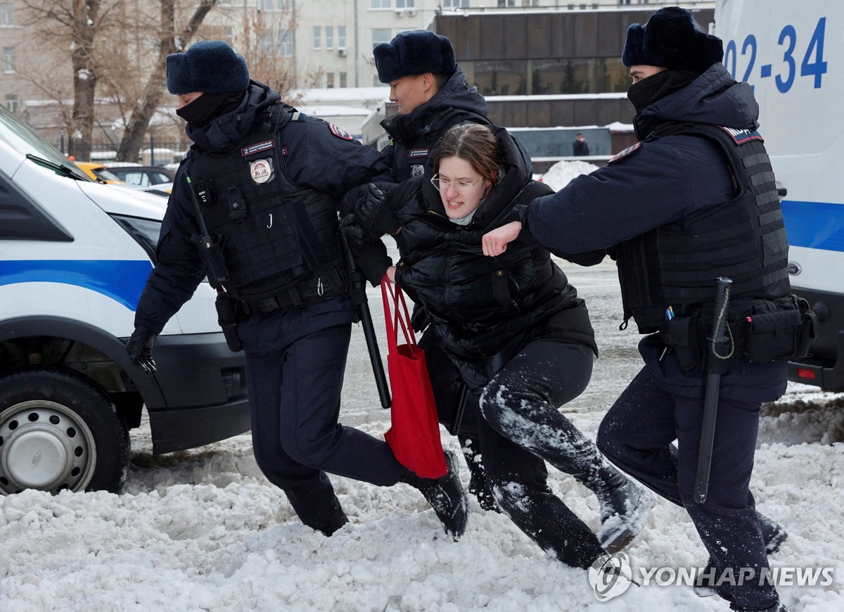 러시아 대학생, 와이파이명 '우크라에 영광을' 썼다가 투옥