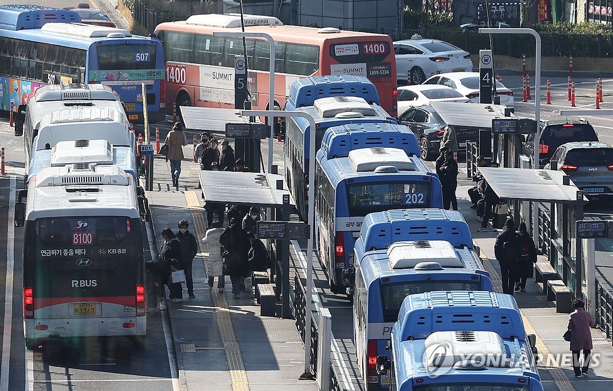 국토부, 버스·택시 활성화 간담회…"정부·교통업계가 양 바퀴"