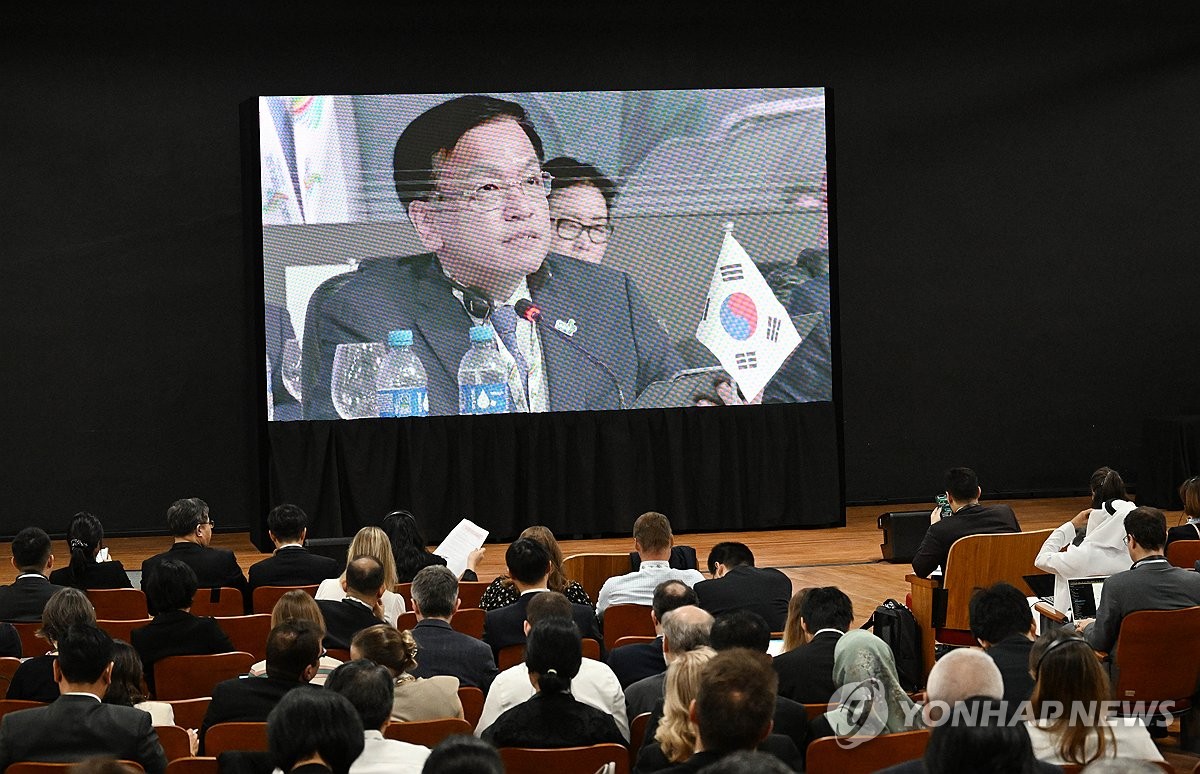 최상목 경제부총리 "AI 연구거점 만들어 글로벌 협력 강화해야"