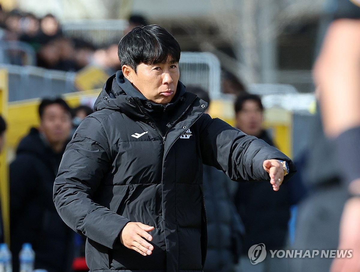 김기동과 지략대결 완승에도…이정효 "선수들, 실망스러웠다"