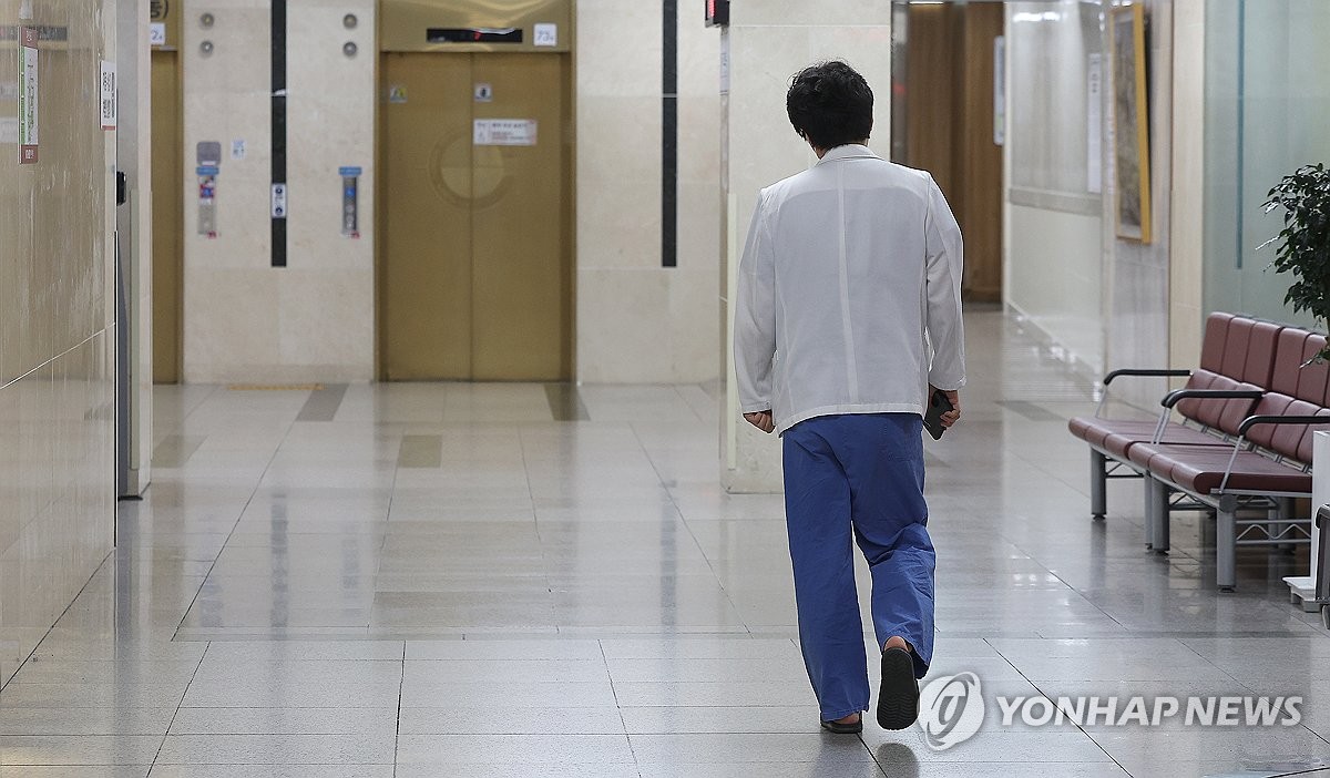 의사들 수만명 "증원 결사반대"…병원선 응급실 운영도 '파행'(종합)