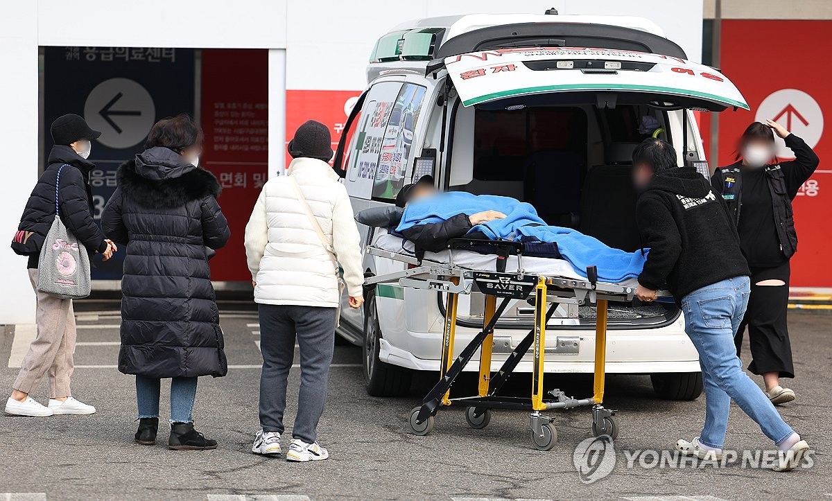 의사들 수만명 "증원 결사반대"…병원선 응급실 운영도 '파행'(종합)