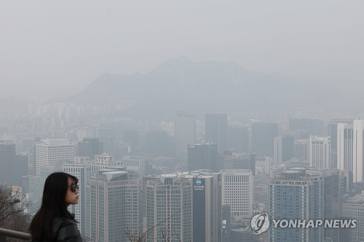 미세먼지 농도 낮아졌지만…국민 과반 "대기질 나빠져"