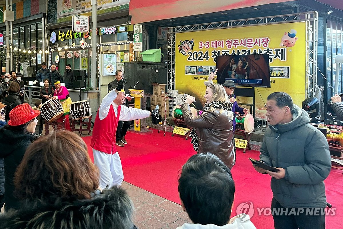 [픽! 청주] '삼겹살 냄새·웃음 가득' 청주 삼겹살축제 성료