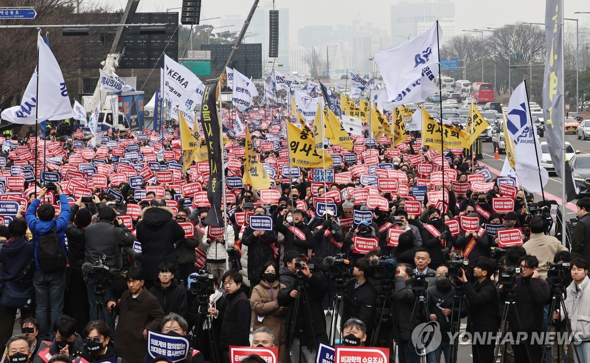 인천서 의사 300명 총궐기대회 참석…전공의 복귀 움직임 없어