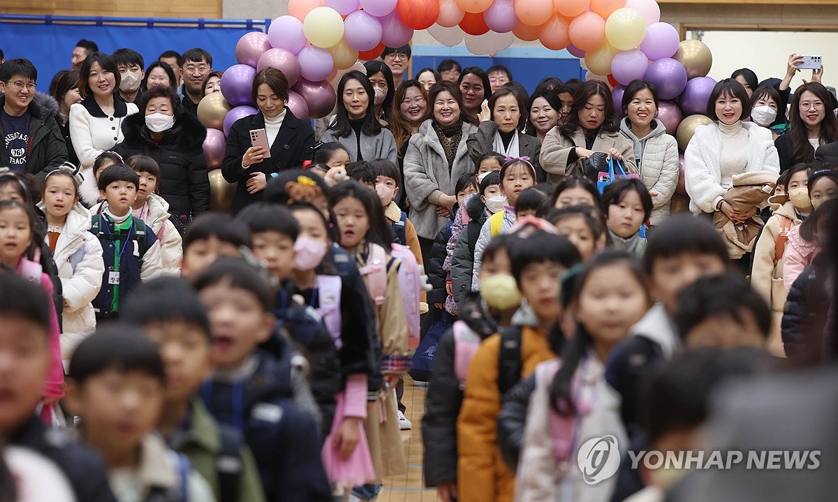 경남 초등생 2만3천707명 일제 입학…25개 학교 신입생 0명