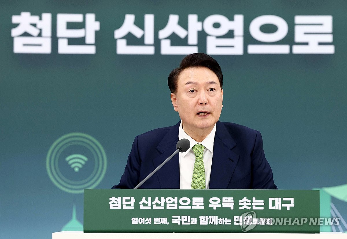 尹 "신공항 2030 개항·로봇 육성"…사투리로 "대구 바까보겠다"(종합2보)